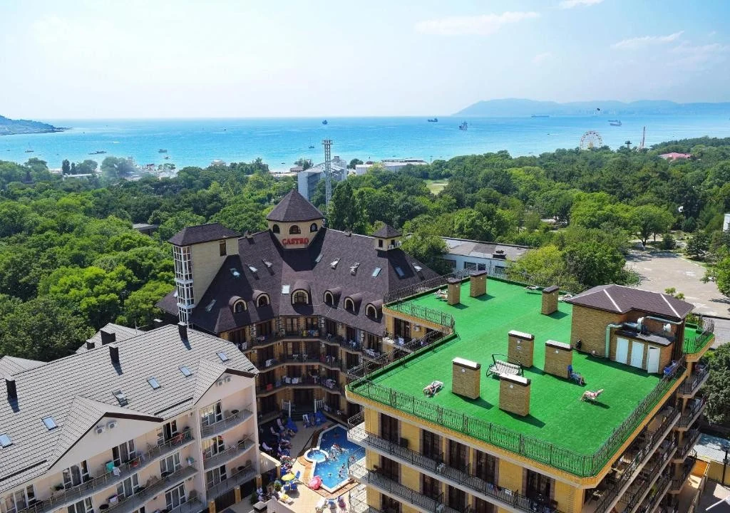 Отель Castro в Кабардинке на фоне Чёрного моря